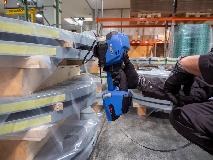 Kemapack lässt Stahlband-Umreifungsgeräte „von der Leine“